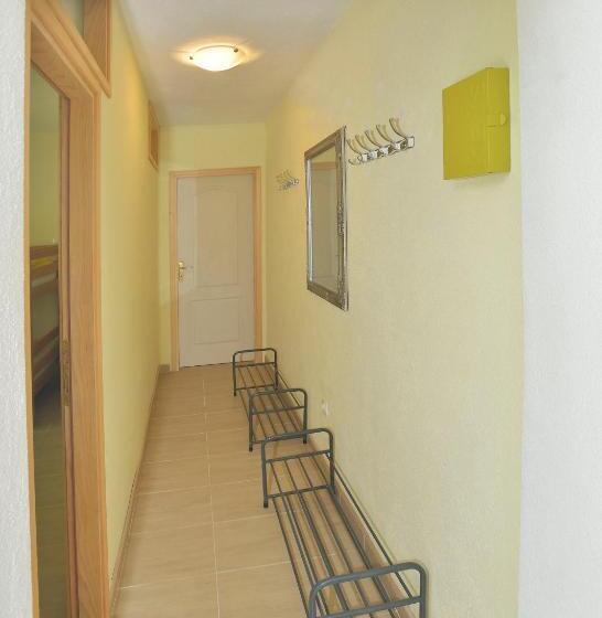 تختخواب در اتاق مشترک, Hostel Bojo