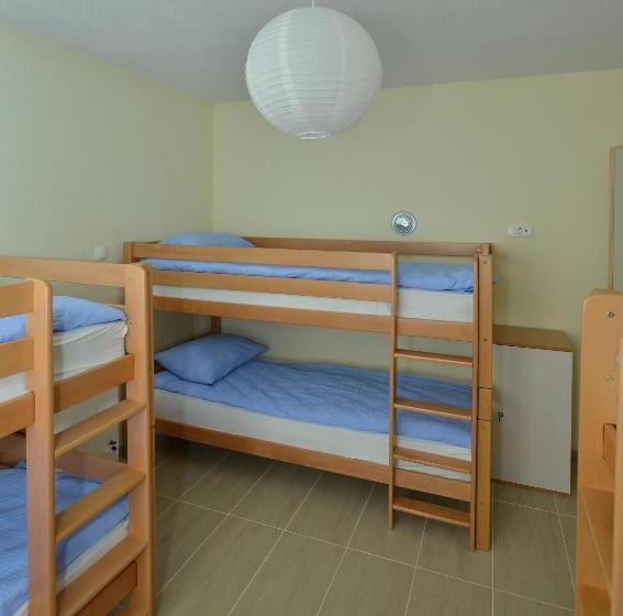تختخواب در اتاق مشترک, Hostel Bojo