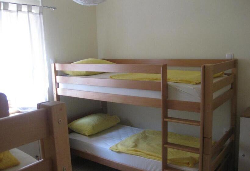 اتاق چهار تخته با دستشویی مشترک, Hostel Bojo