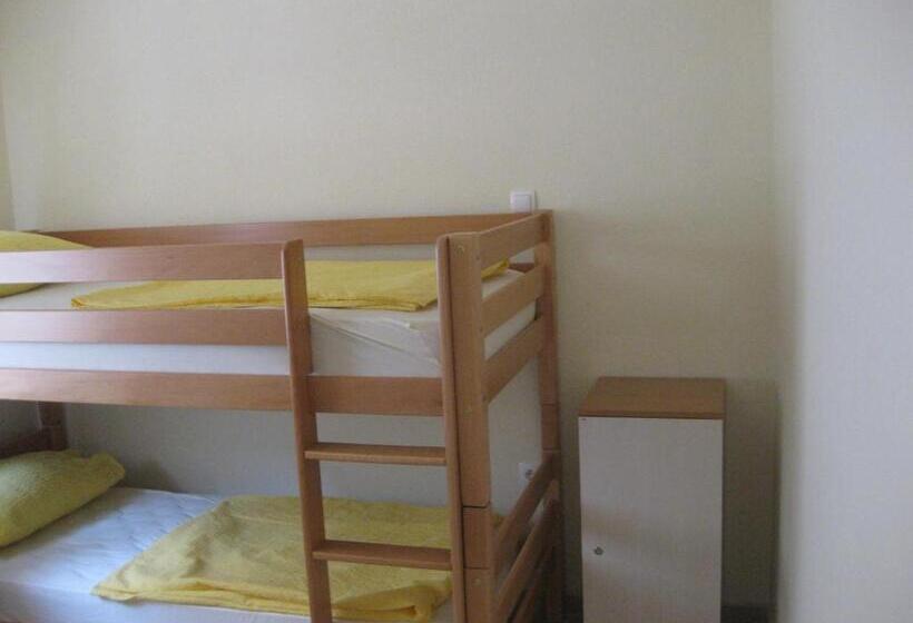 Economy Quadruple Room, Hostel Bojo