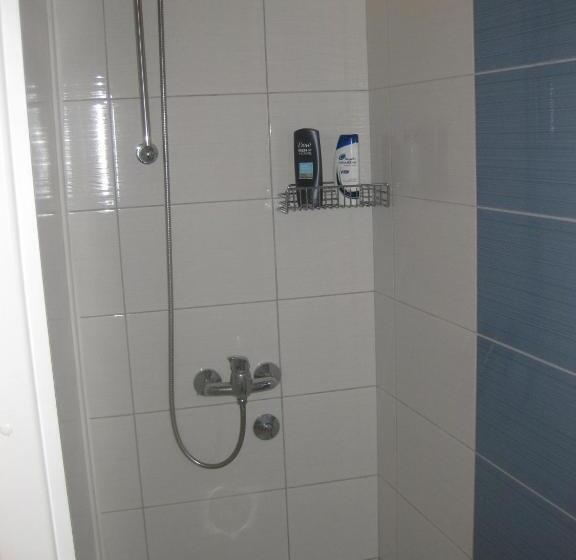 Economy Quadruple Room, Hostel Bojo
