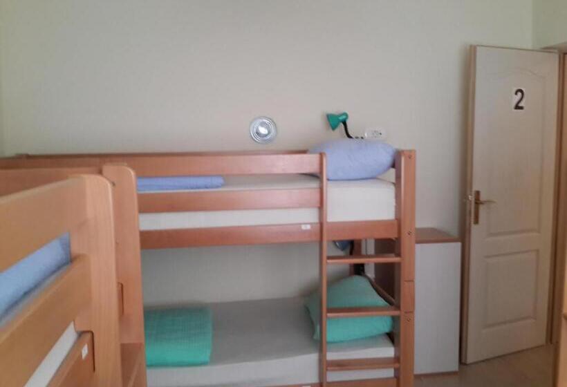 Economy Quadruple Room, Hostel Bojo