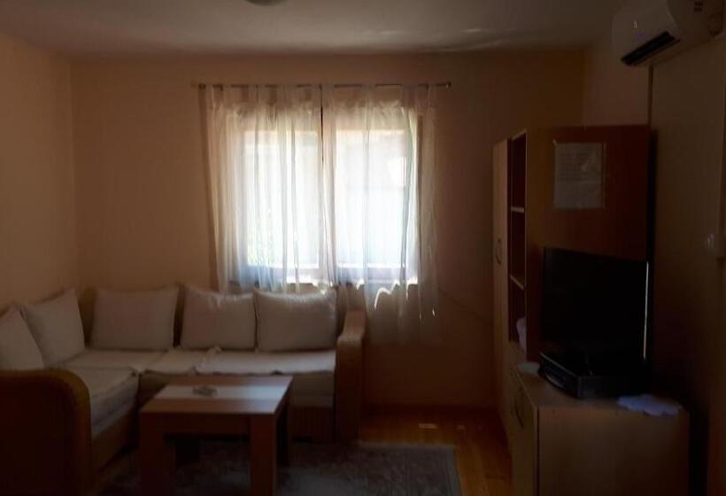 اتاق راحتی, Hostel Bojo
