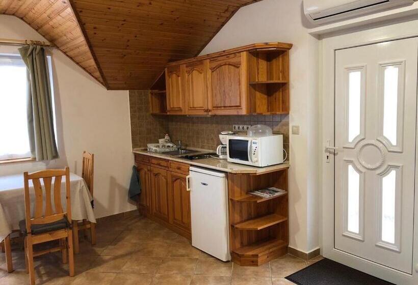 استودیو استاندارد با بالکن, Lucky Villa