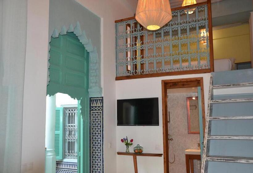 家庭间, Riad Louane