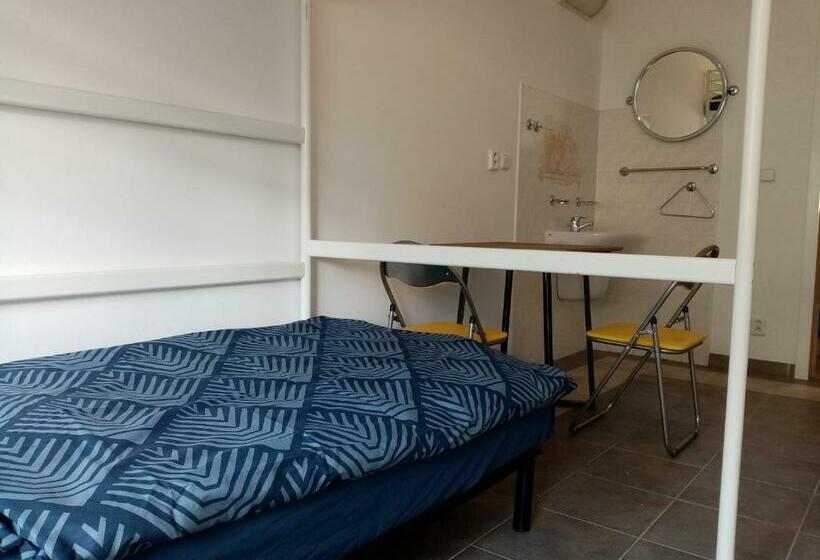Quarto Triplo Economy, Apartmany Jan Becher