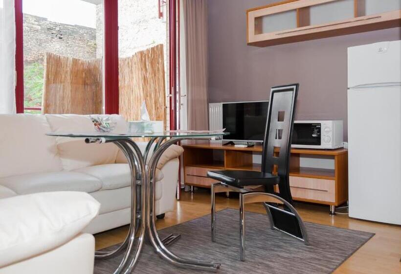 デラックススタジオ, Anva House