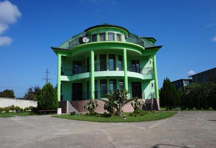 ویلای یک اتاق خوابه با استخر شنا, Villa Qero