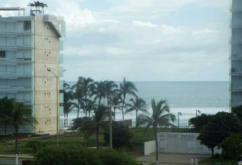 스탠다드 스튜디오, Puerta Diamante Acapulco