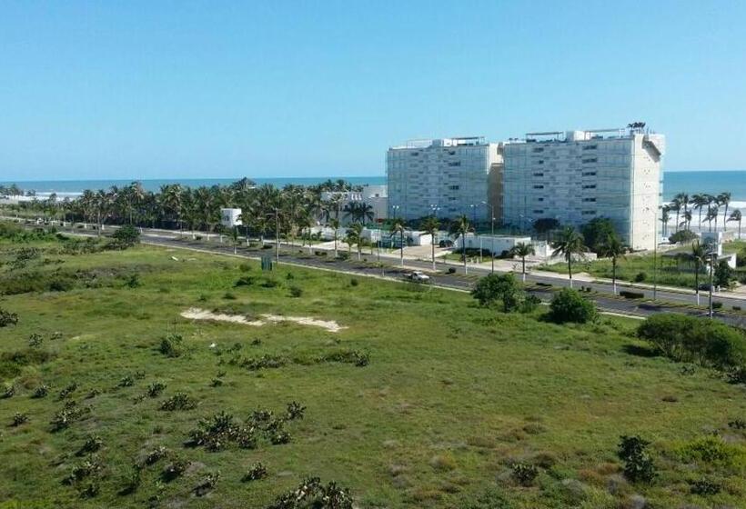 스탠다드 스튜디오, Puerta Diamante Acapulco