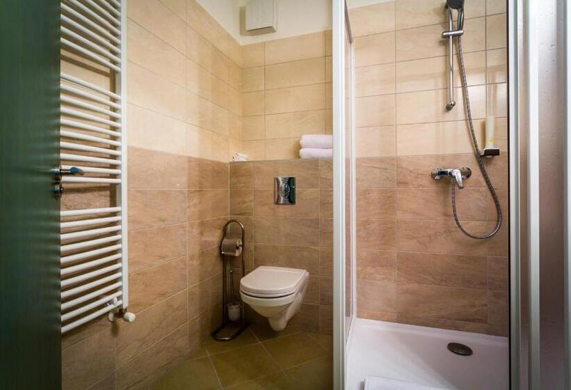 اتاق سوپریور, Corvin Hotel Budapest Corvin Wing