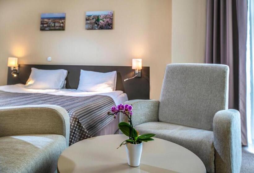 اتاق سوپریور, Corvin Hotel Budapest Corvin Wing