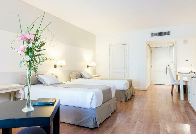 管理人员工作室, Loi Suites Recoleta