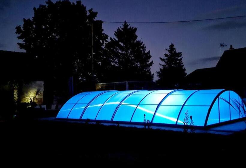 Дом 2 Спальни, Gîte Atypique 2 à 8 Personnes Avec Piscine Jacuzzi Proche Châteaux De La Loire