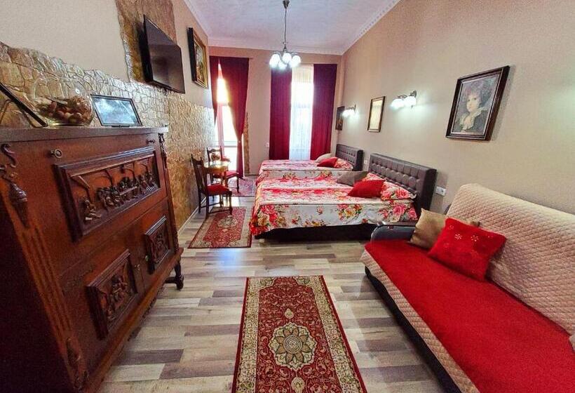 سوییت خانوادگی, Sissy Vendégház