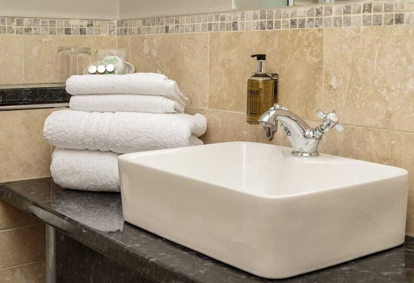 Quarto standard, Howfield Manor