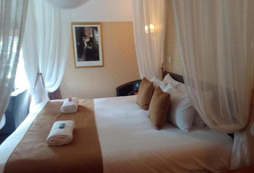 Quarto standard, Howfield Manor