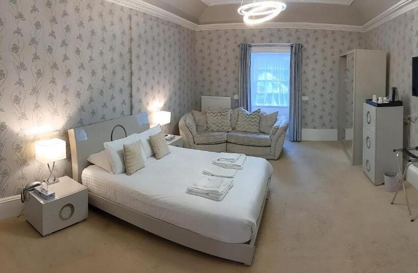 سوئیت با تخت بزرگ, Maitlandfield House