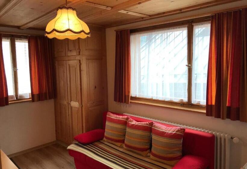 Студио Стандарт с Балконом, B&b Hotel & Appartements Chasa Valär