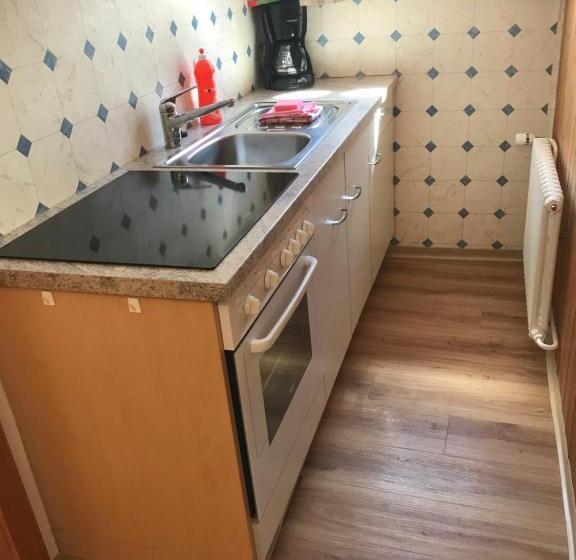 Студио Стандарт с Балконом, B&b Hotel & Appartements Chasa Valär