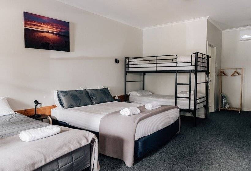 Семейный Номер, Port Albert Motel