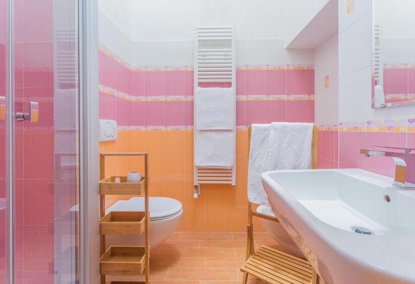 اتاق استاندارد چهار تخته, B&b White Moon