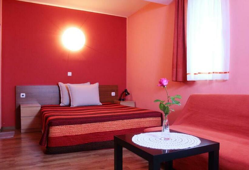 Номер Стандарт, Family Hotel Flora