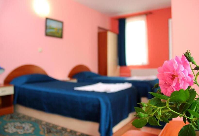 Номер Стандарт, Family Hotel Flora