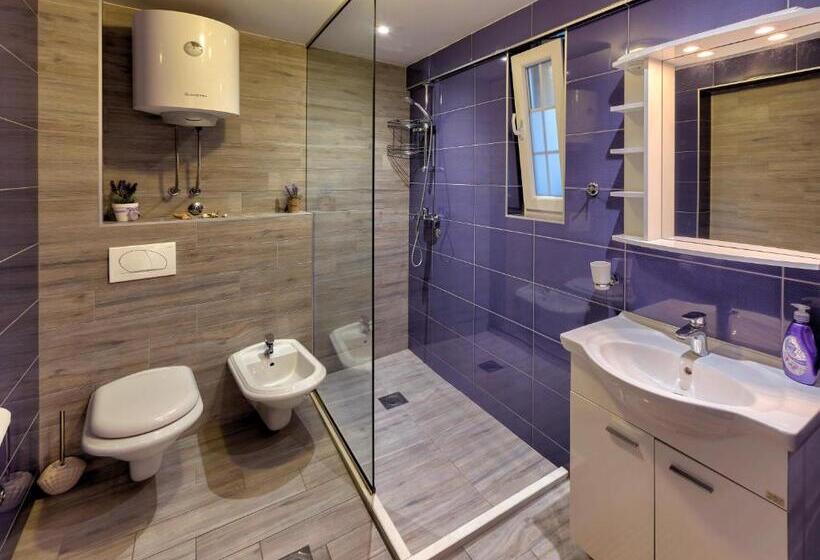 اتاق کلاسیک سه تخته, Apartments Villa Mike