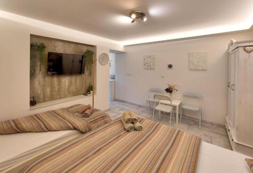 اتاق کلاسیک سه تخته, Apartments Villa Mike