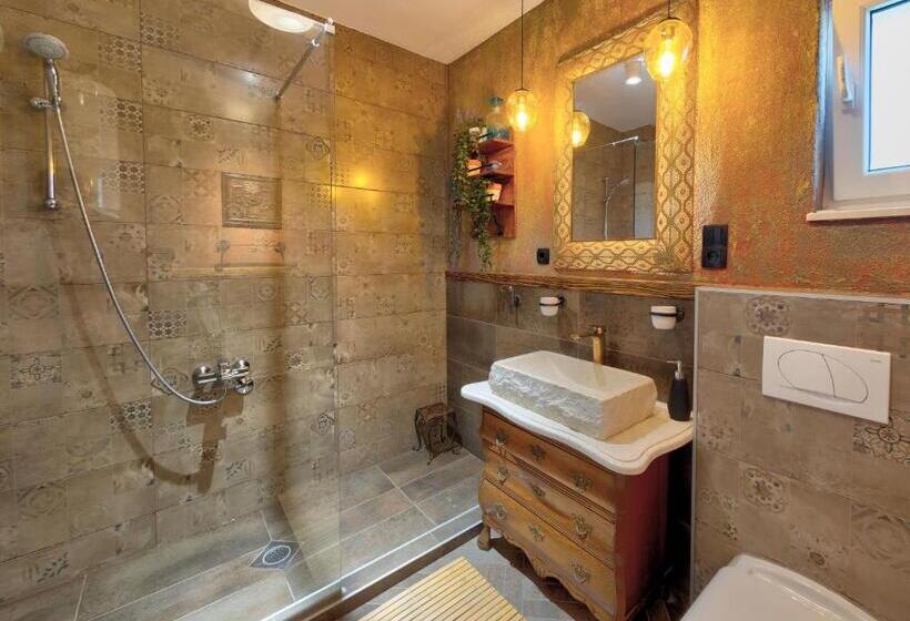سوییت خانوادگی, Apartments Villa Mike