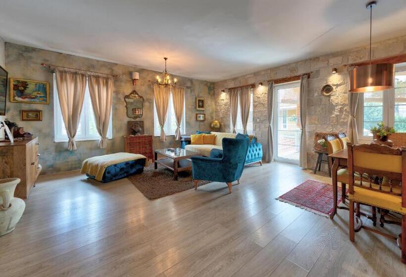 سوییت خانوادگی, Apartments Villa Mike