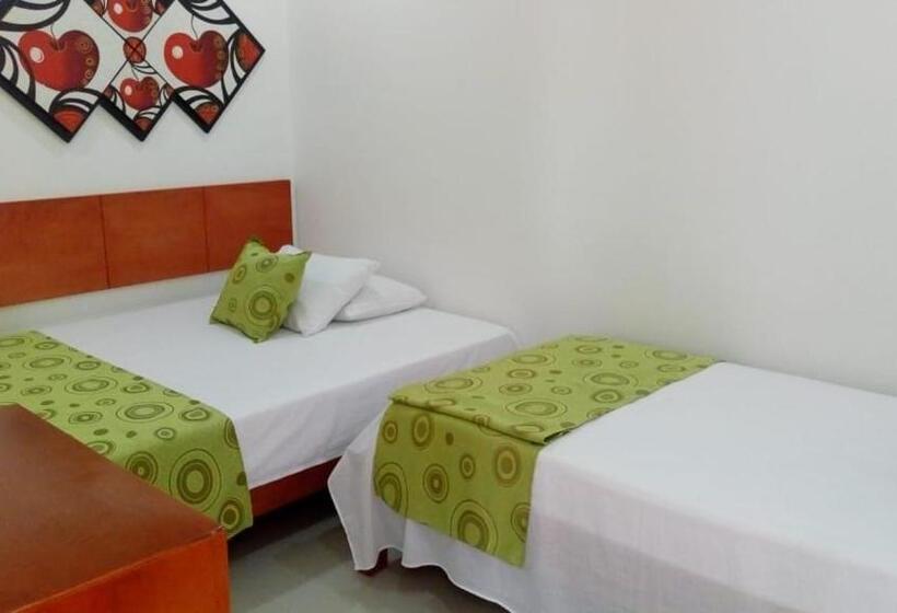 اتاق استاندارد سه نفره, Sarali