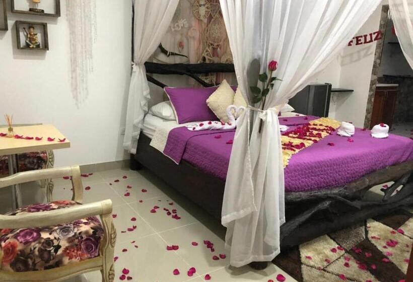 سوئیت با وان آب گرم, Sarali