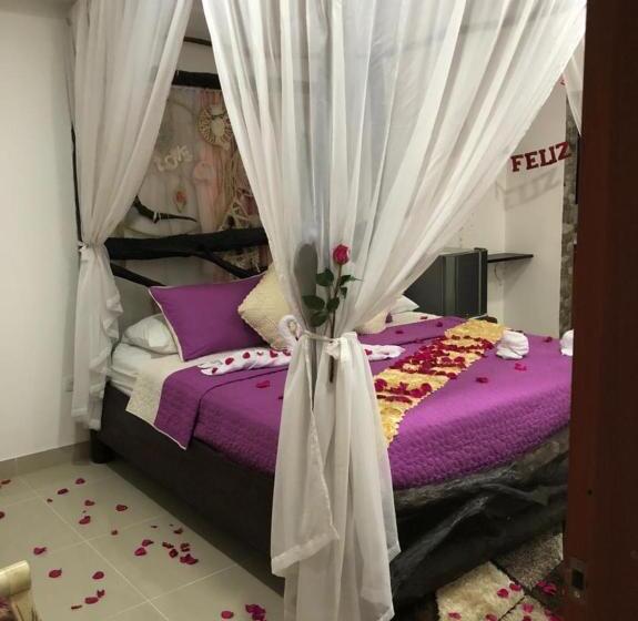 سوئیت با وان آب گرم, Sarali