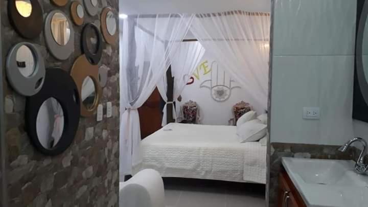 سوئیت با وان آب گرم, Sarali