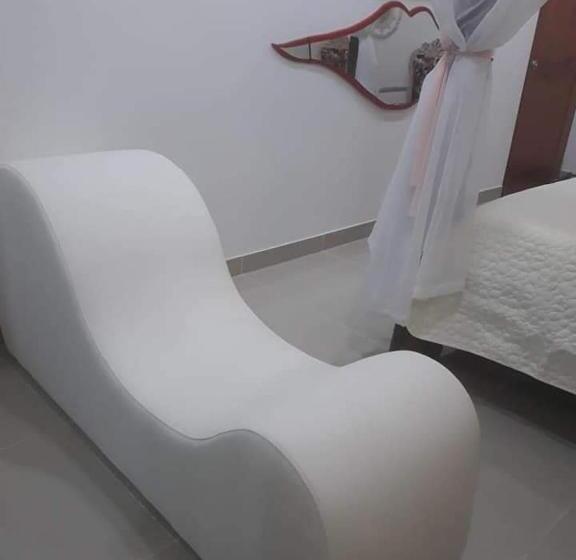 سوئیت با وان آب گرم, Sarali