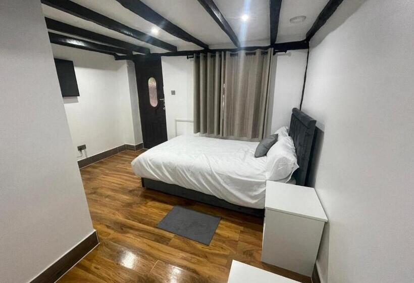 Номер Deluxe, Tudor Oaks Lodge Stevenage North
