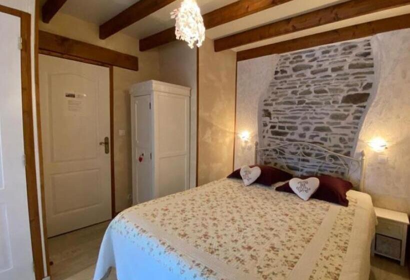 Номер Стандарт Трехместный, La Bastide Du Moulin   Mont St Michel