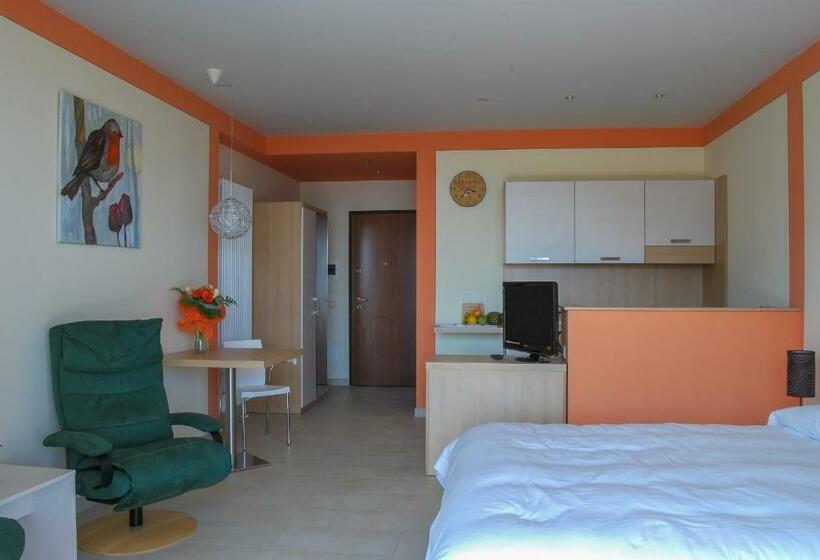 Студио Стандарт с Террасой, Residence Usignolo