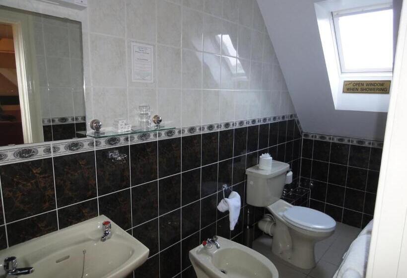 اتاق استاندارد سه نفره, Bambury's Guesthouse