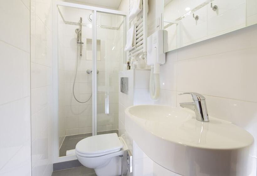 Chambre Standard, Des Arts Montmartre