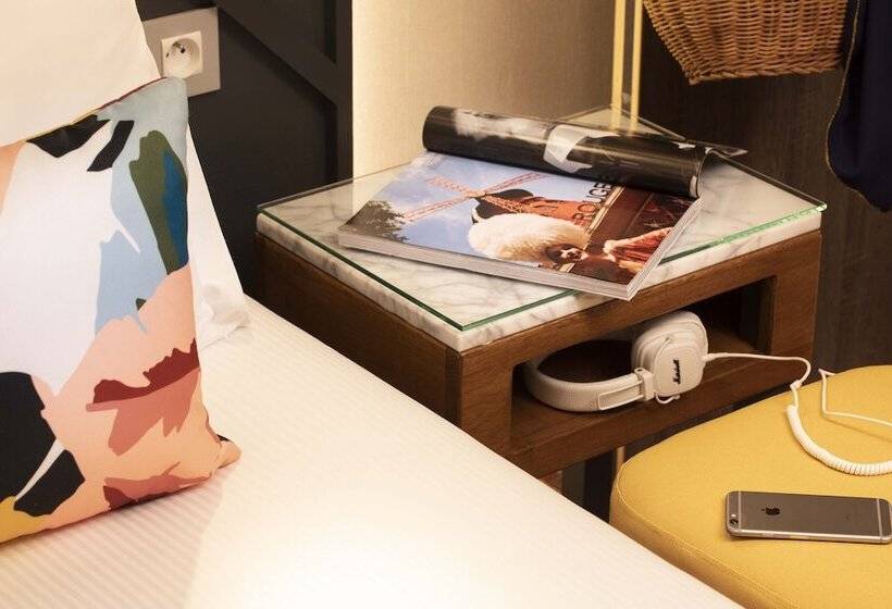 Chambre Standard, Des Arts Montmartre