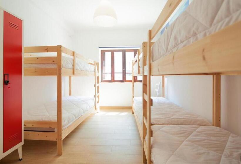 تختخواب در اتاق مشترک, Furadouro Terrace Hostel