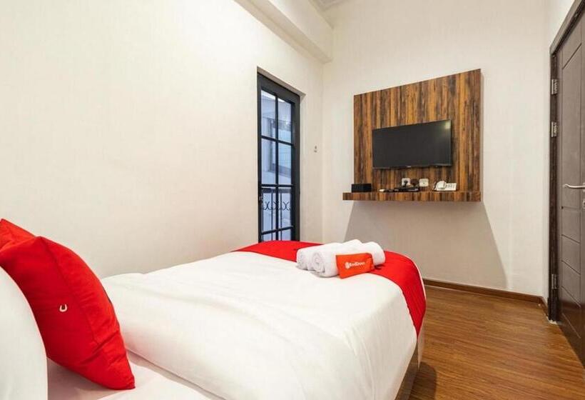 Номер Стандарт, Reddoorz @ Binjai