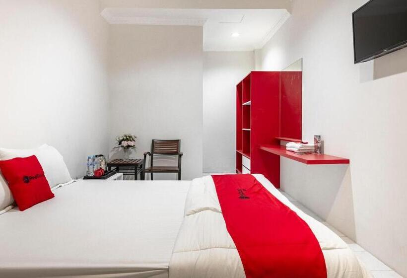 Номер Deluxe, Reddoorz Plus @ Gunungsari Surabaya