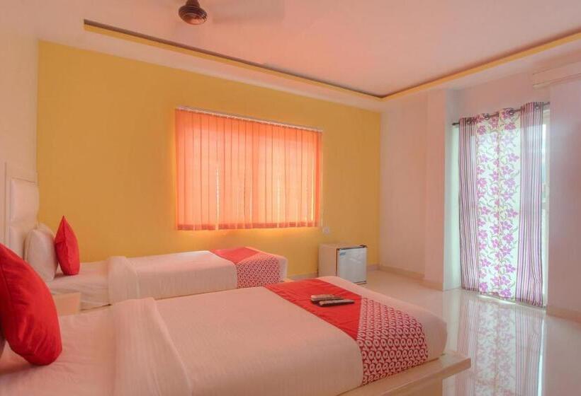 三人经典房间, Capital O 15965 Hotel Nandi Gateway
