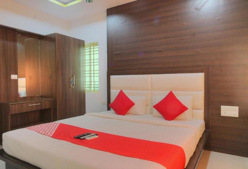 舒适三人间, Capital O 15965 Hotel Nandi Gateway