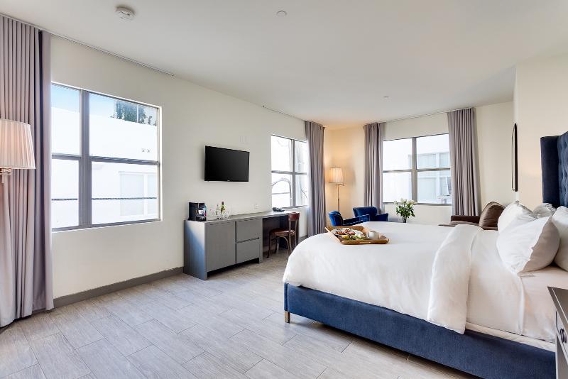 带大床的豪华间, Clinton Hotel South Beach