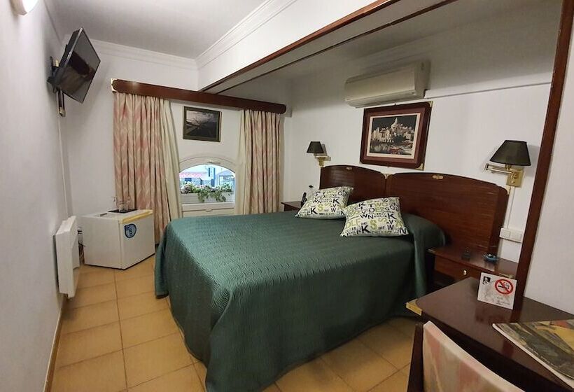エコノミールーム, La Residencia